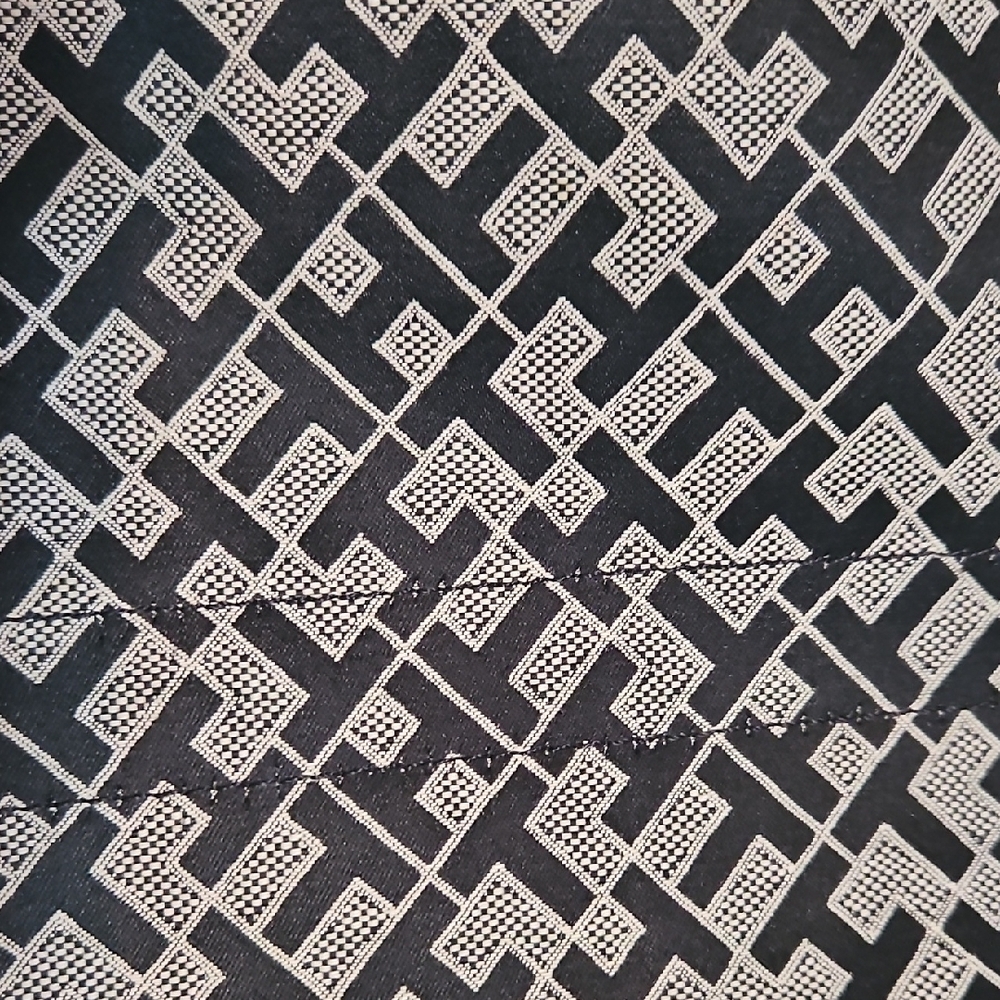 Tommy Hilfiger Black‎ and White Patterned Tote - Picture 7 of 7